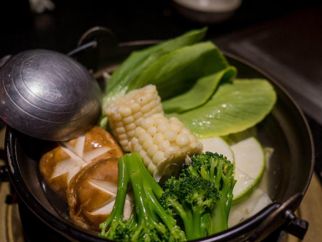 【台北】三朵花炭火燒肉鍋物吃到飽｜台北西門町餐廳｜壽星當月、當日優惠