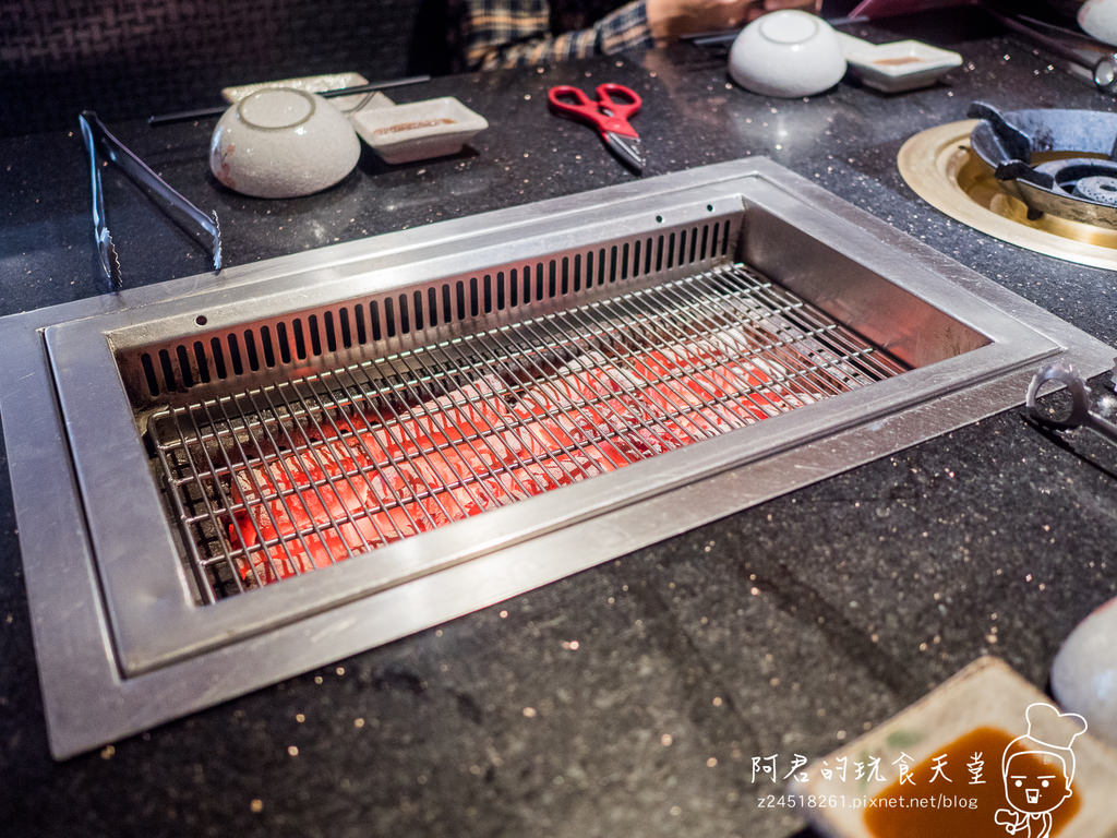 【台北】三朵花炭火燒肉鍋物｜二次來訪｜很普通的燒肉吃到飽｜西門町烤肉
