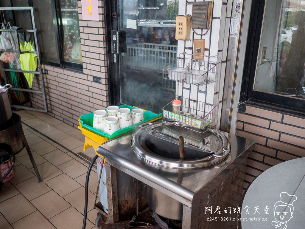 【台中】霸王臭豆腐｜這是一碗炸醬與臭豆腐的故事｜沒想到北京酸梅湯超好喝！