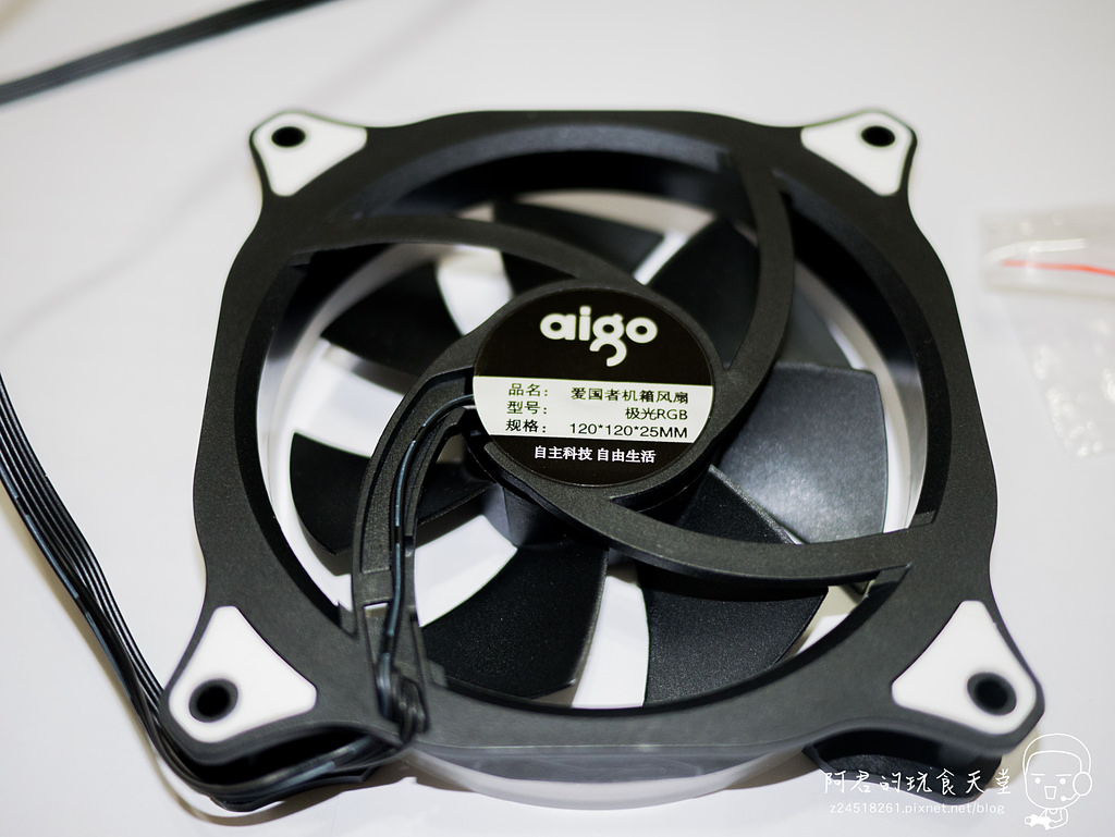 【開箱】Aigo RGB風扇｜可手機APP控制與開關機