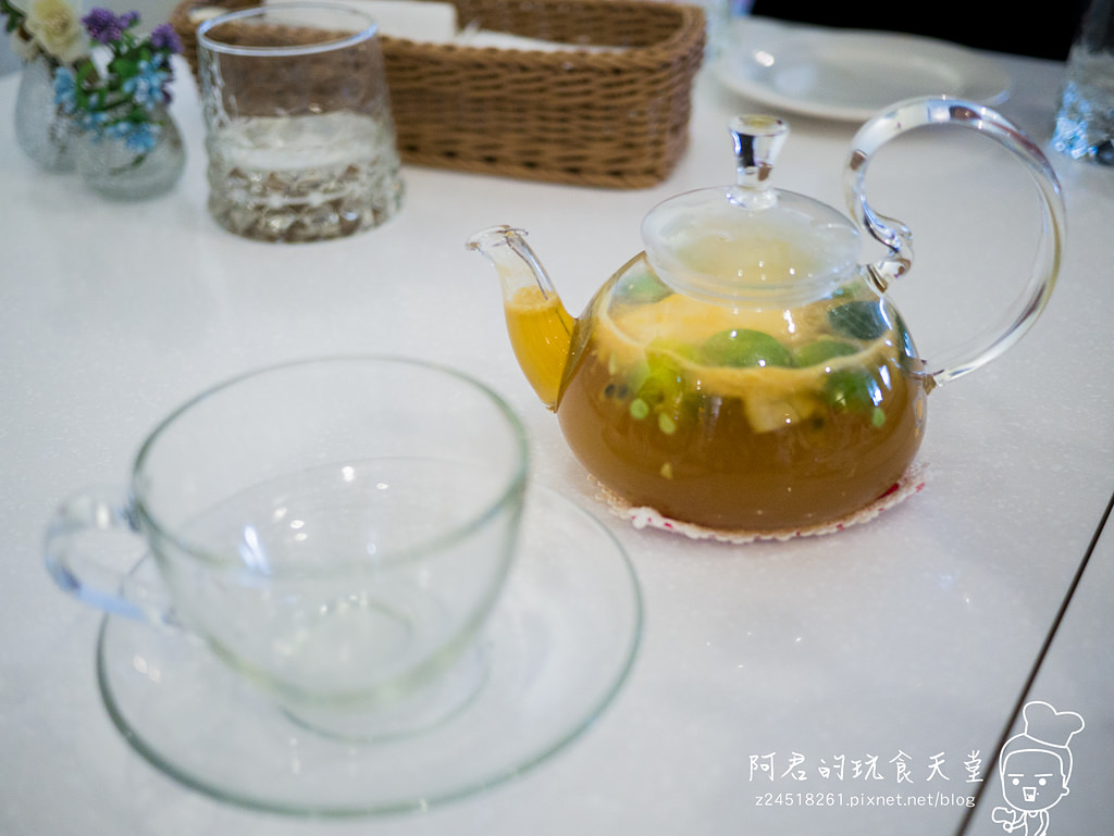 【新北】Oyami café｜板橋捷運新埔站美食｜在夢幻中享用下午茶｜排餐、鬆餅、義大利麵