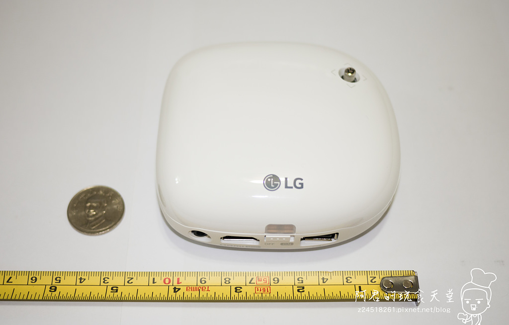 【開箱】巴掌大的投影機｜LG Minibeam LED微投影機PV150G
