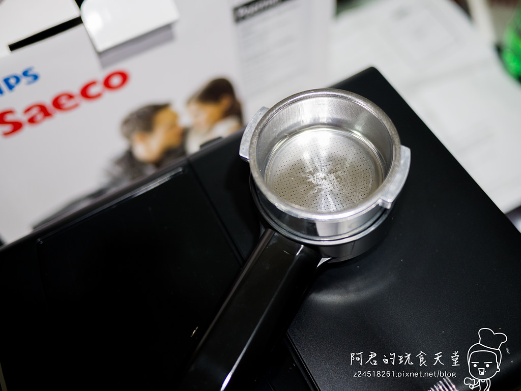 飛利浦Saeco POEMIA 半自動義式咖啡機HD8323　開箱～在家也能享受濃醇香
