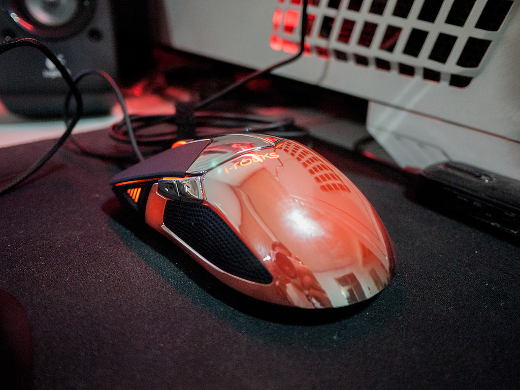 i-Rocks M20E 彩色炫光RGB 3D遊戲滑鼠開箱