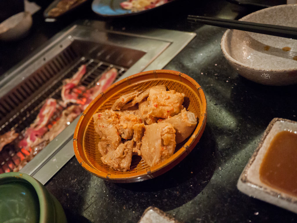 【台北】評價很兩極的三朵花炭火燒肉．鍋物吃到飽