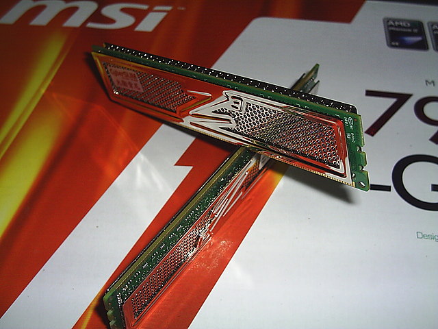【開箱】OCZ DDR3 1333 低時序 低電壓白金版
