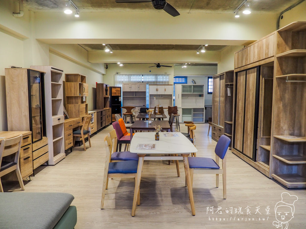 【台中】直人木業傢俱南屯展示中心｜客製化傢俱好簡單，經由專員介紹輕鬆打造心目中的理想家園