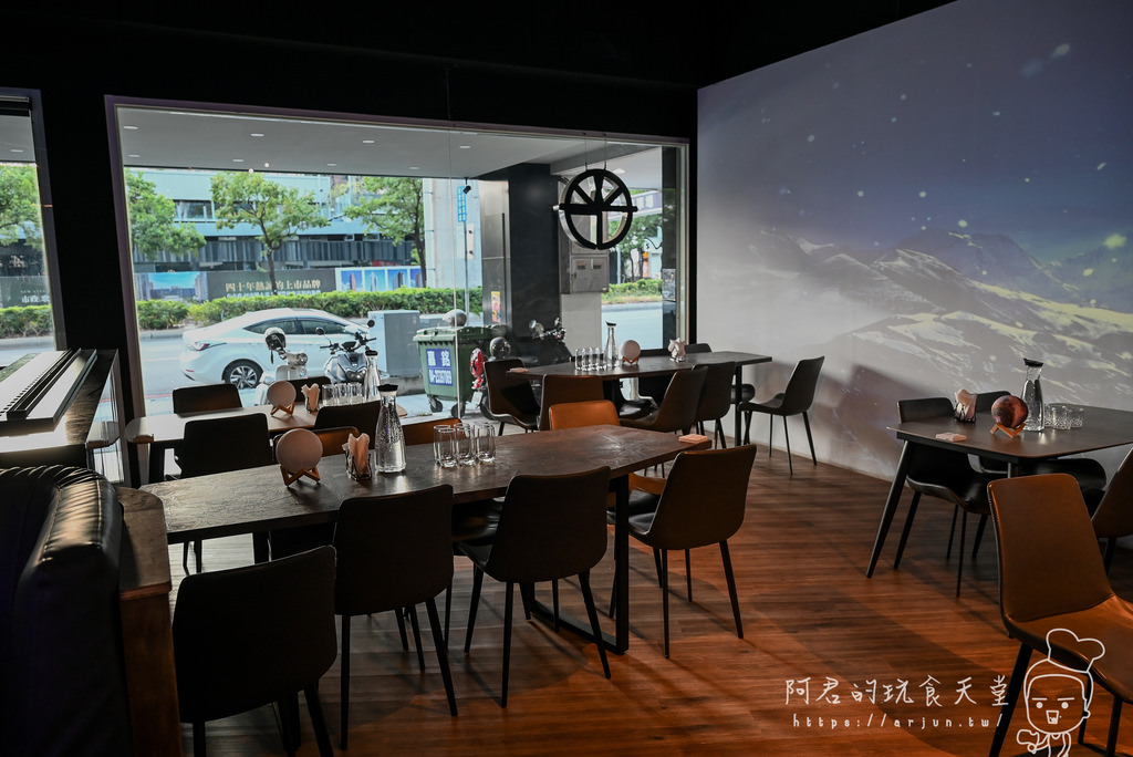 【台中】微醺光廊WS 全台灣第一家沉浸式投影x餐酒館｜讓你沉醉於味覺與視覺的饗宴