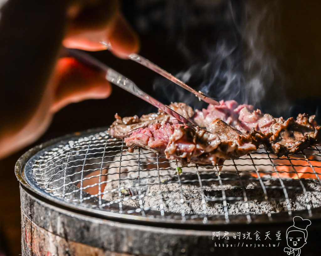 【台中】Hi燒肉！油膩大叔の燒肉店｜傳統的日本居酒屋文化竟在台中！除了肉品以外，這裡還有少見的內臟燒肉｜西屯區燒肉、逢甲燒肉、炭火燒肉推薦